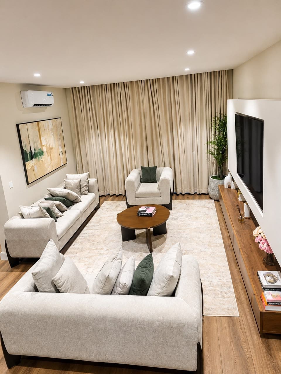 Rubby Luxury 3-Bedroom Apartment