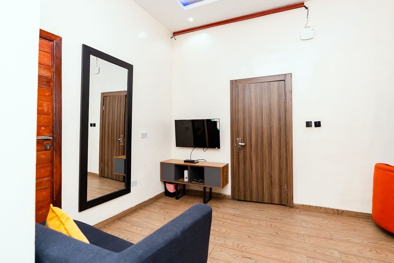 Shores Apartment Elegant Suites for a Seamless Stay - Unit 3 - Image 3