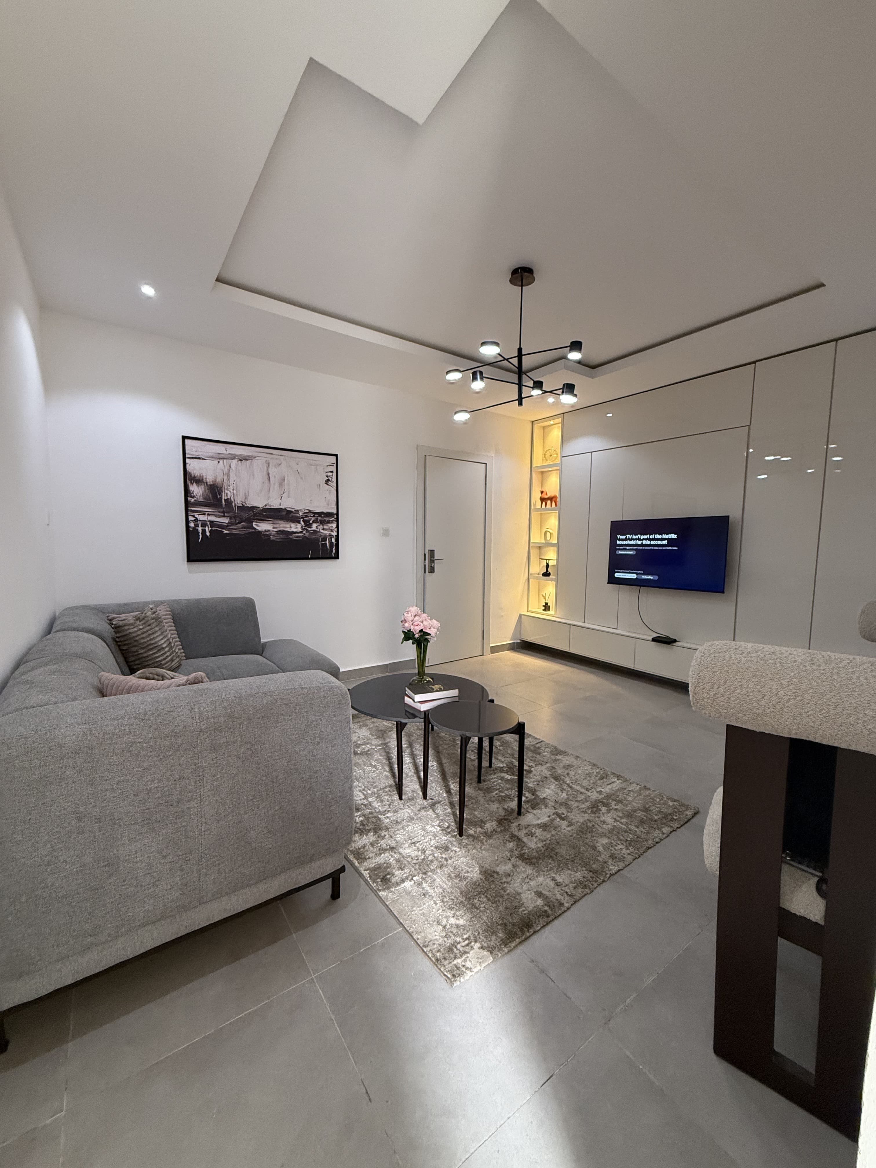 The Premium 1-Bedroom Residence in Oniru - Unit 8 - Image 2