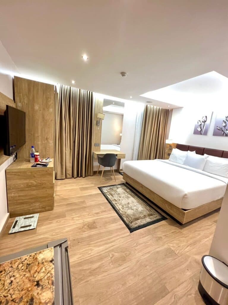 Sunflower Residence - Executive Suite - 1 Bedroom Apartment in Victoria Island - Unit 3 - Image 5