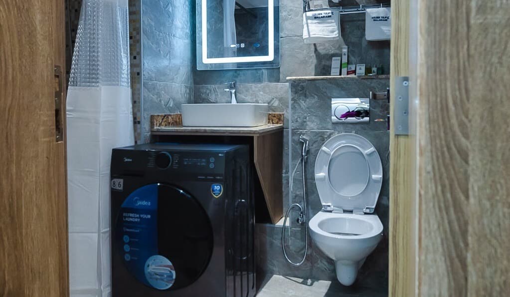 Sunflower Residence - Executive Suite - 1 Bedroom Apartment in Victoria Island - Unit 8 - Image 4