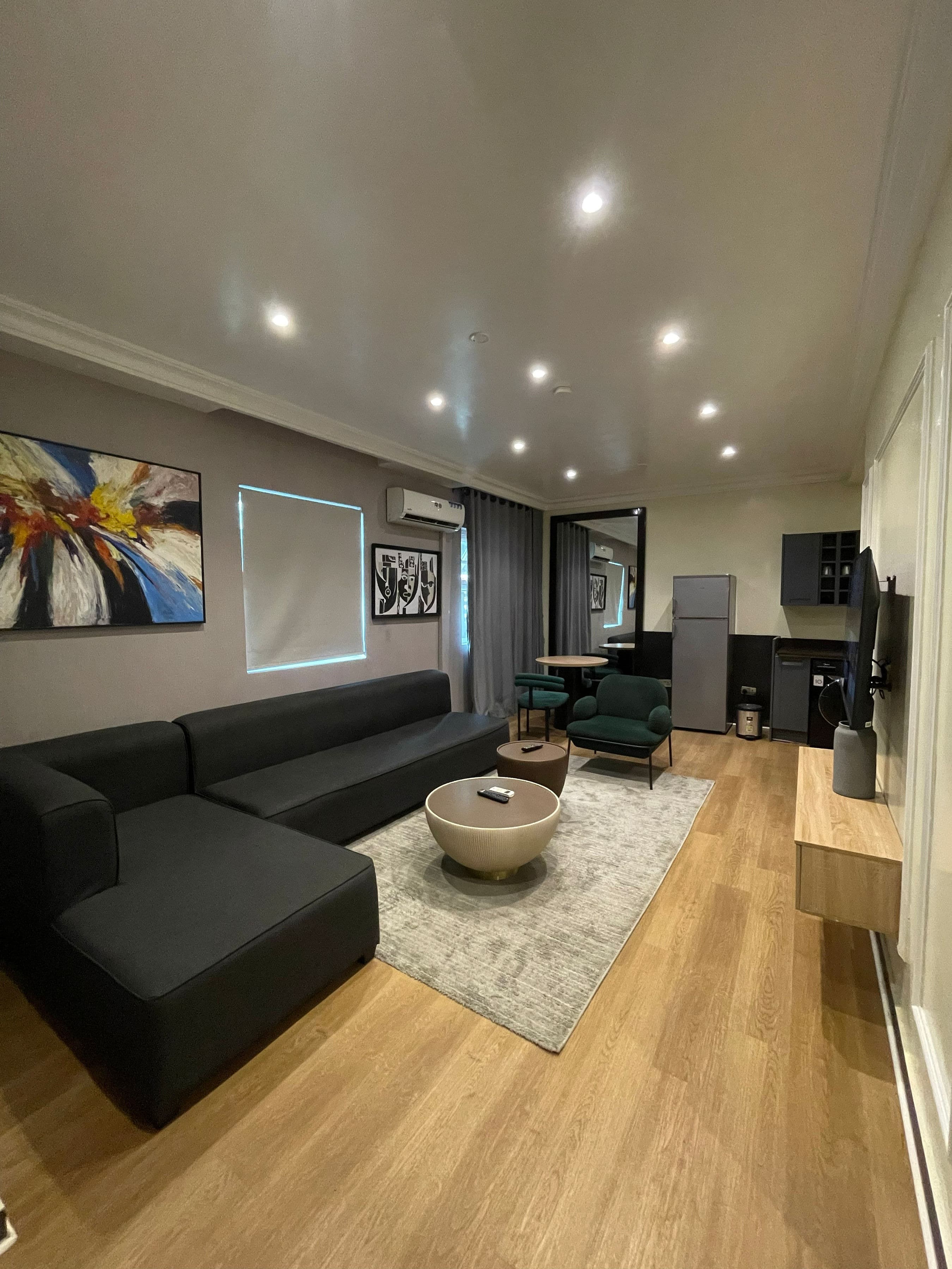 Sunflower Residence - Deluxe 1-Bedroom Apartment in Oniru - Unit 2
