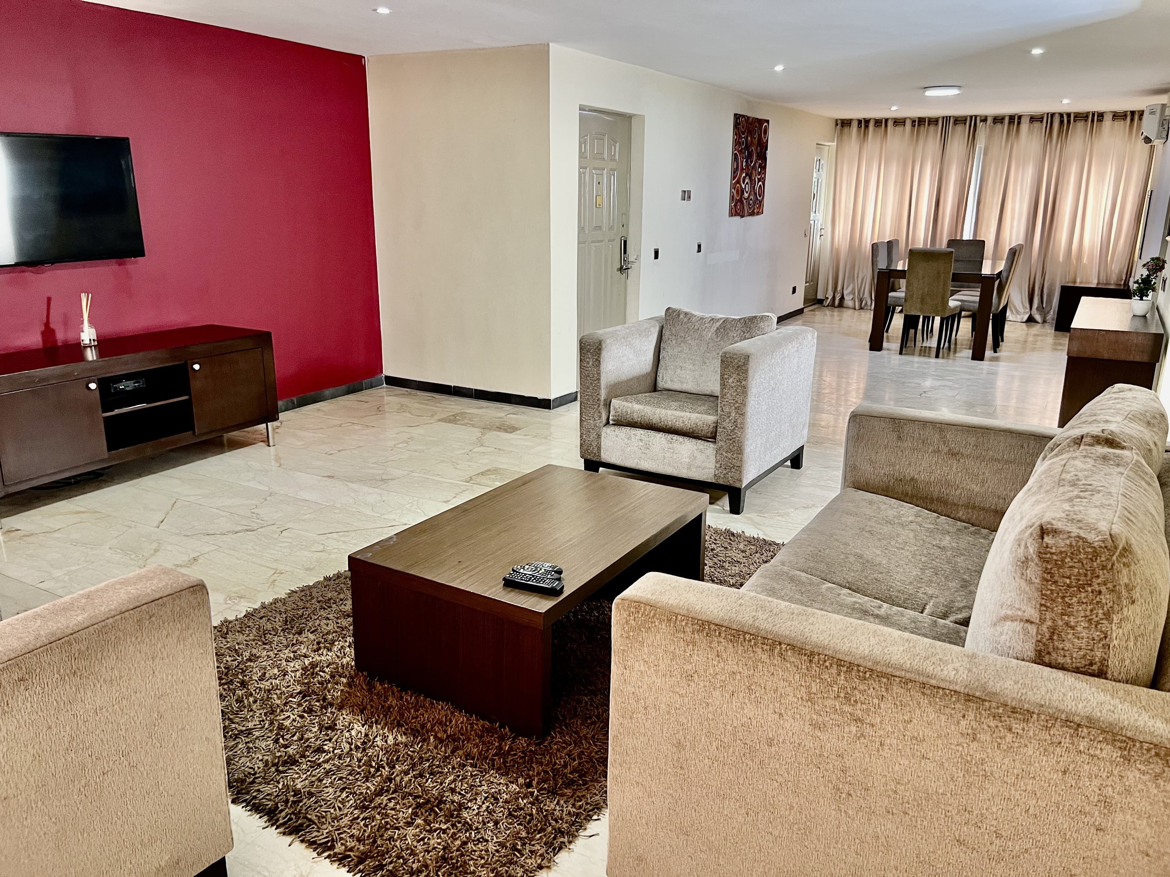 The Emem Luxury 3-Bedroom Apartments - Unit 4 - Image 2