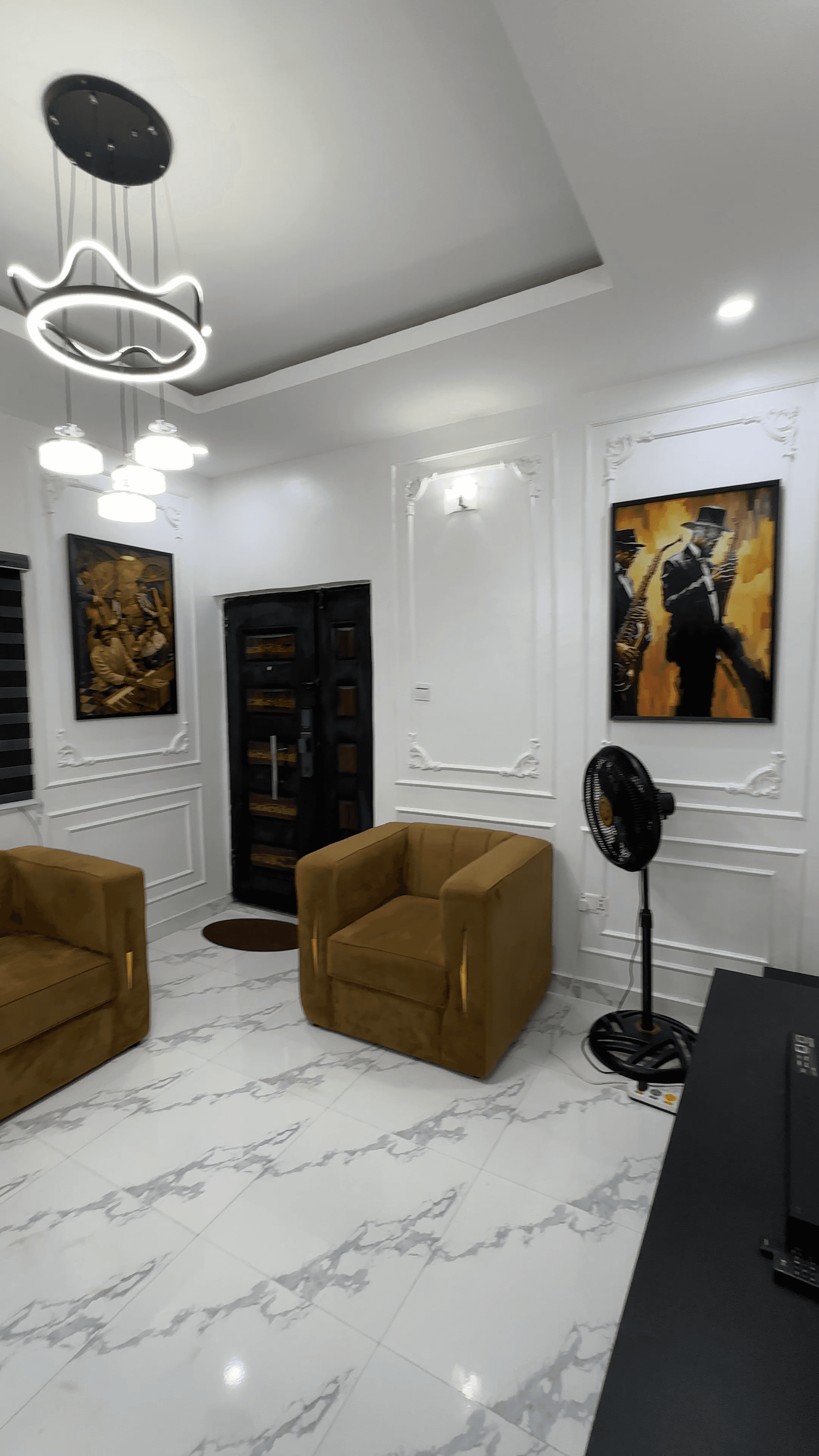 Layzii Court Luxury 2-Bedroom Apartment - Unit 2 - Image 2