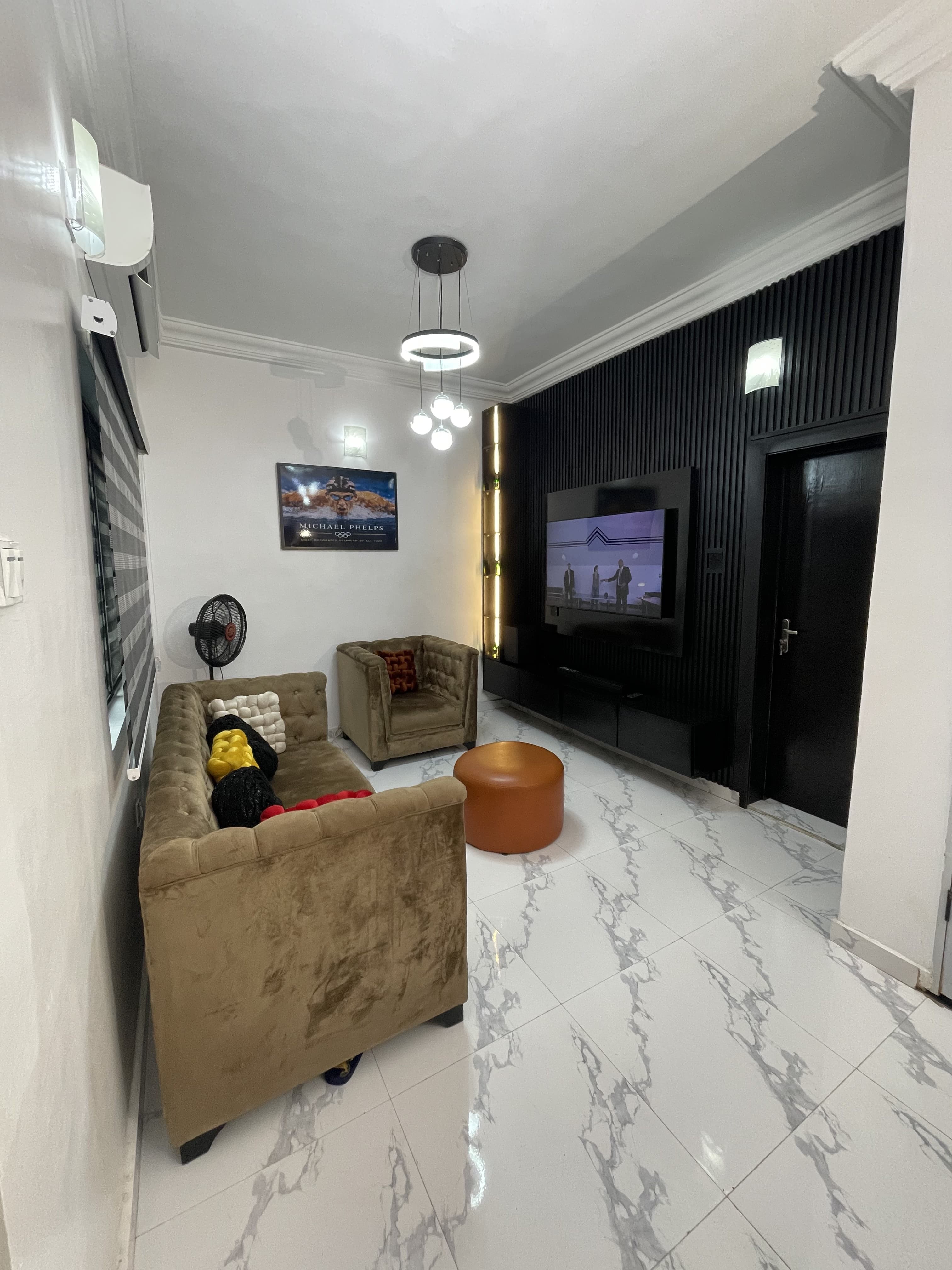 Layzii Court Luxury 2-Bedroom Apartment - Unit 4 - Image 3