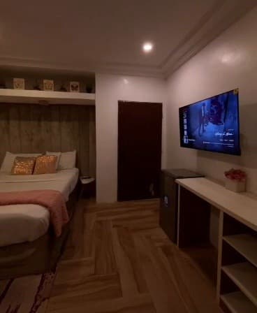 Stylish Single Room - Image 4