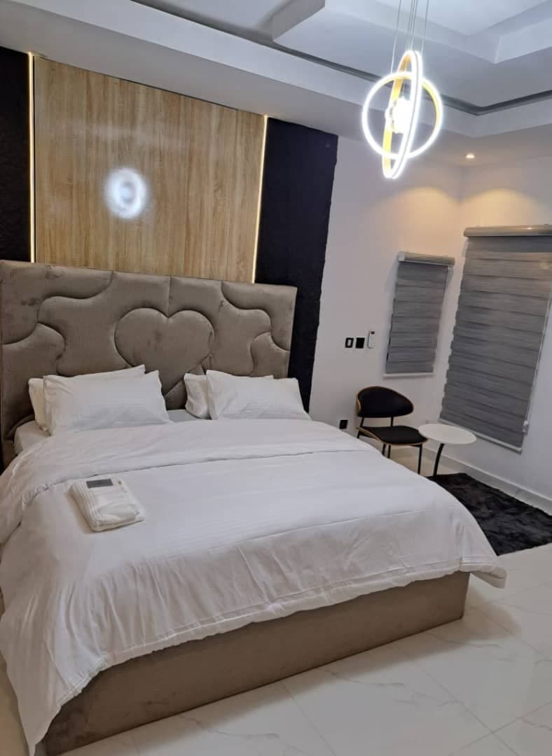 Diolux Serviced Apartment – 2 Bedroom Apartment, Sangotedo - Image 3