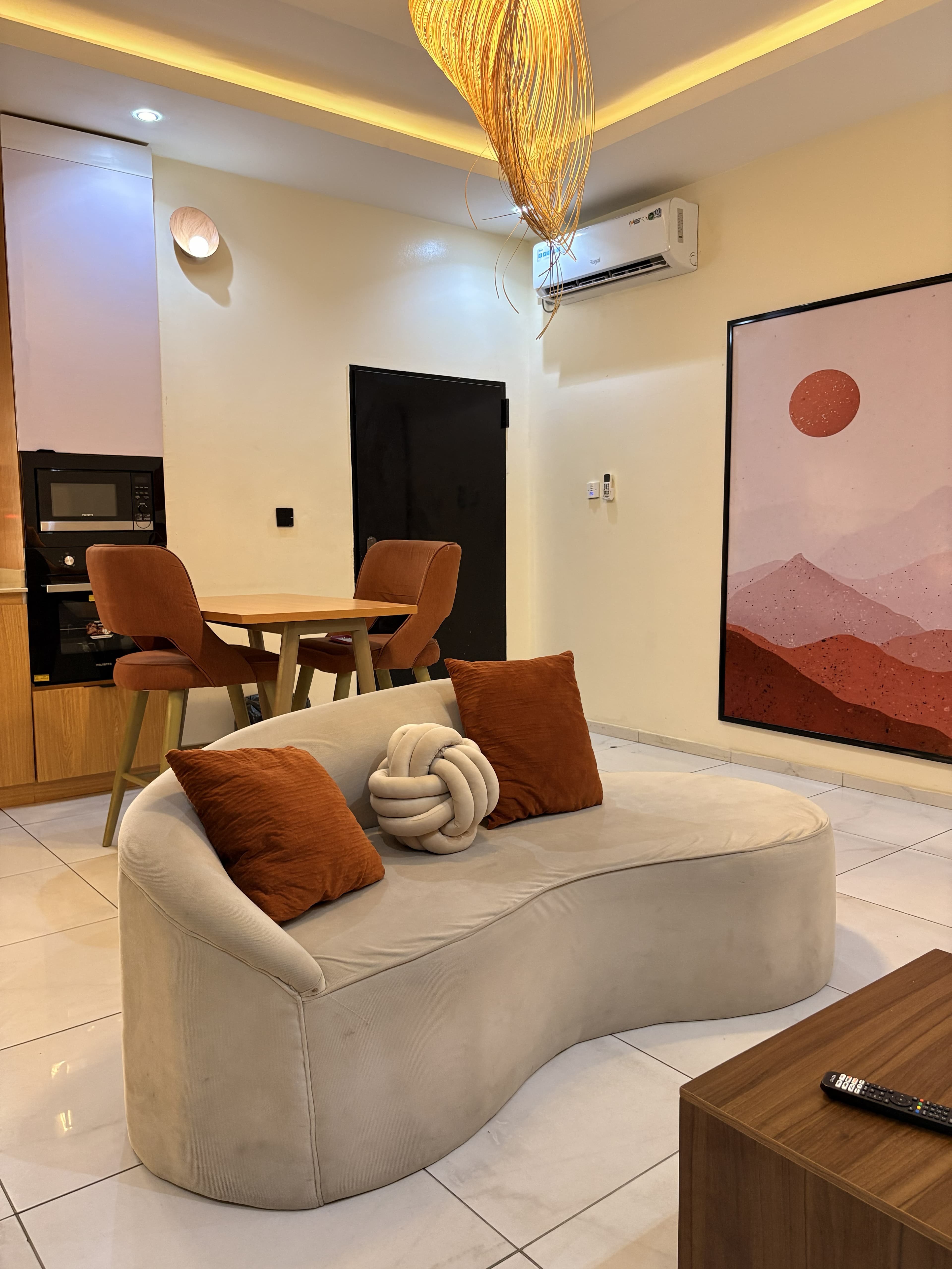 Pearlsend 2-Bedroom Apartment - Unit 2 - Image 2