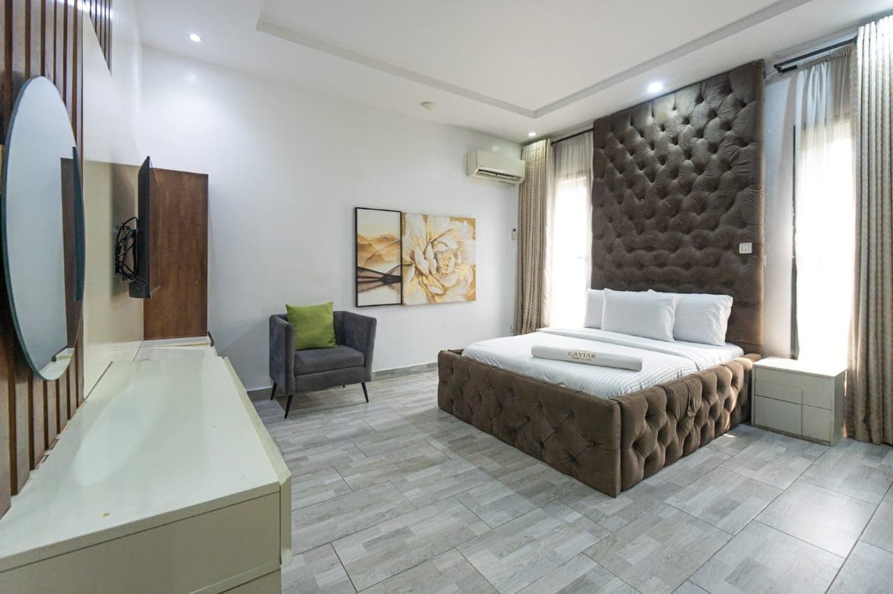 Jenelle’s Place 2 - Luxury Fully Furnished 3 Bedroom Apartment - Image 5