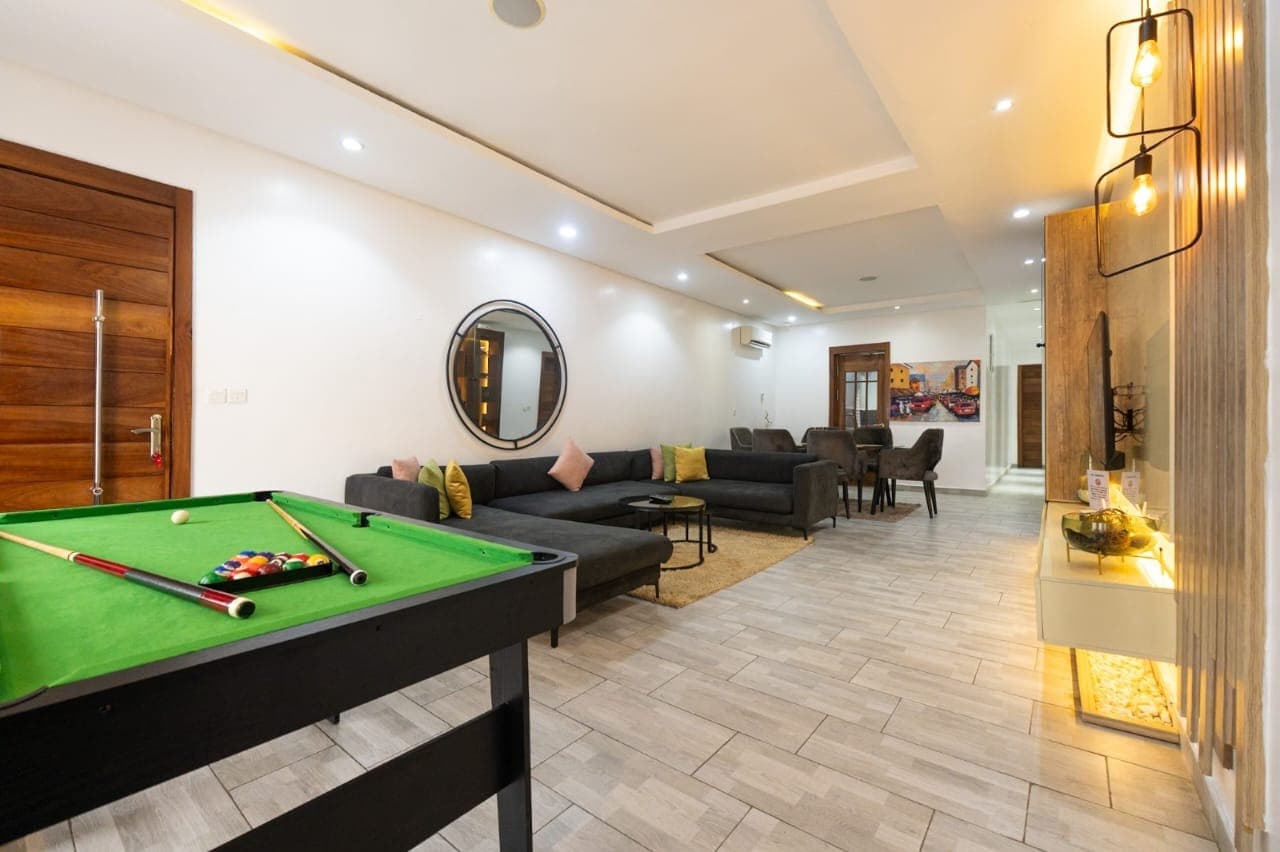 Jenelle’s Place 2 - Luxury Fully Furnished 3 Bedroom Apartment