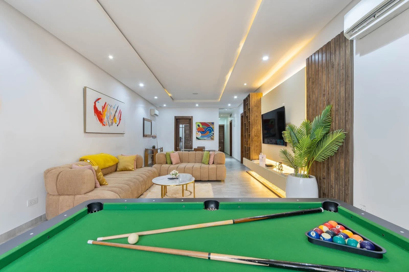 Jenelle's Place 1 - Luxury Fully Furnished 3 Bedroom Apartment - Image 3