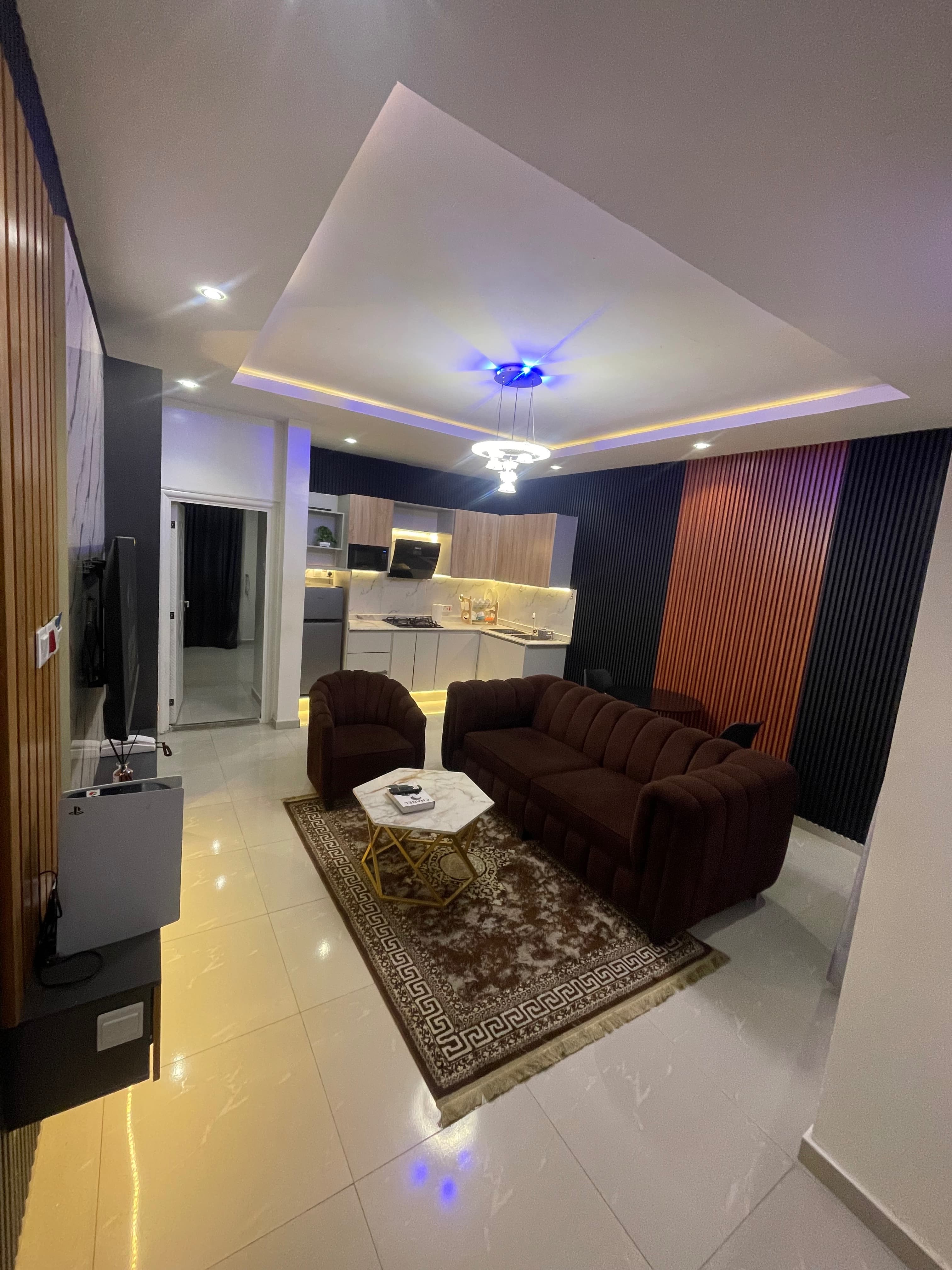 Cozy Two Bedroom Apartment - Image 3