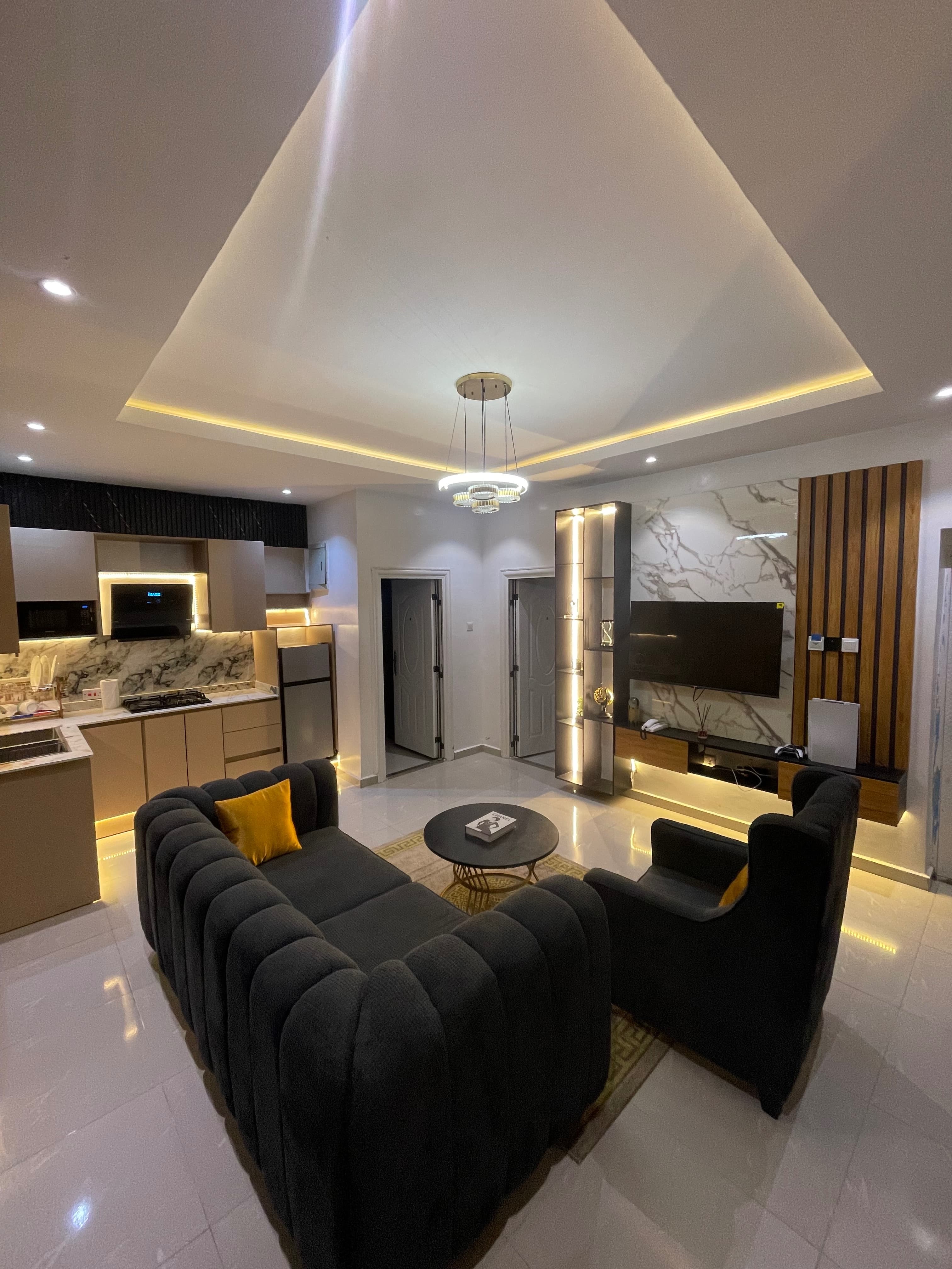 Cozy Two Bedroom Apartment - Image 4