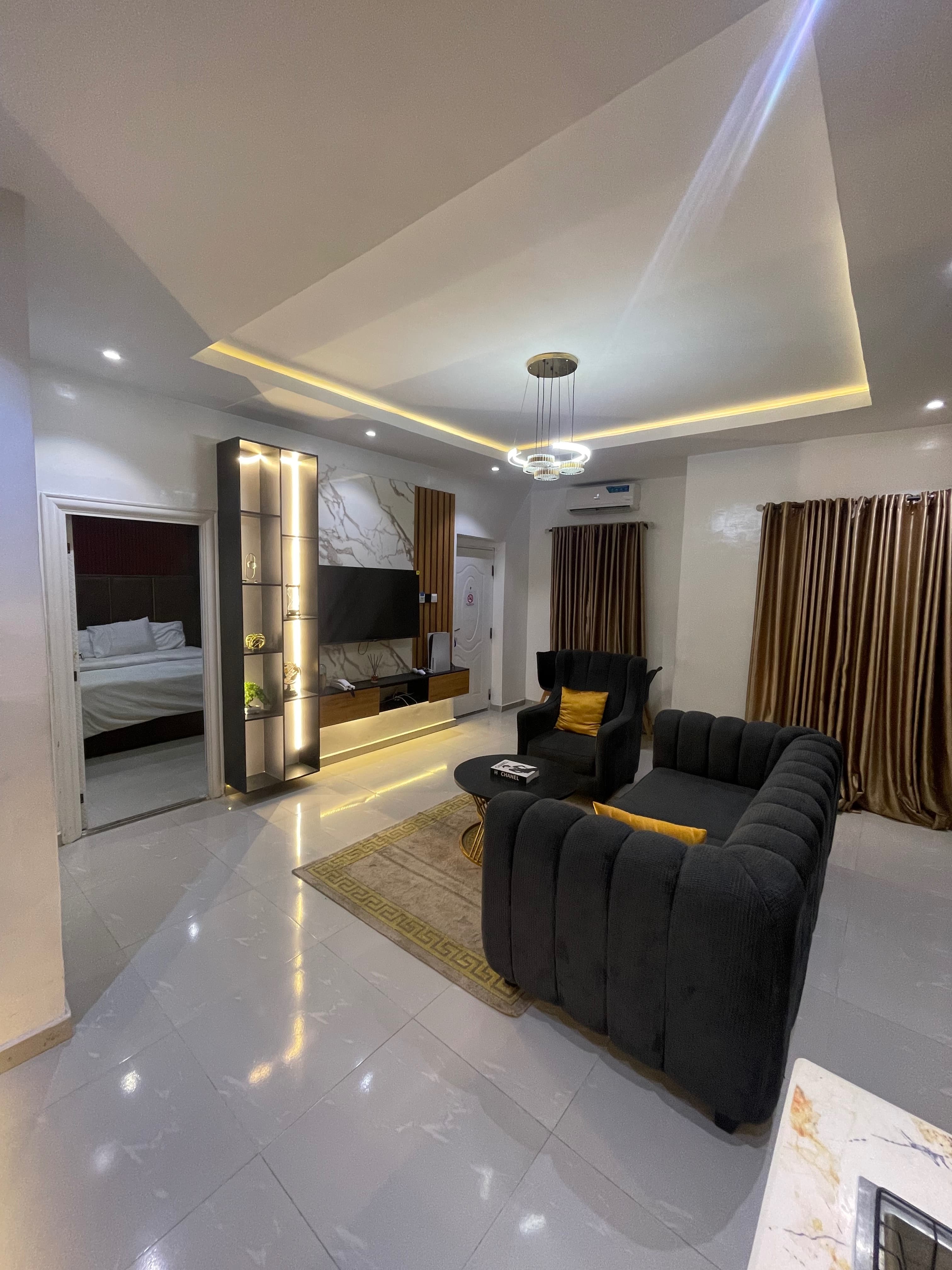 Cozy Two Bedroom Apartment - Image 5