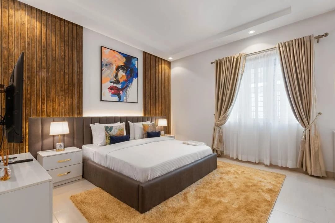 Nomzy Apartment - a Luxury Fully Furnished 3-Bedroom Apartment - Image 2