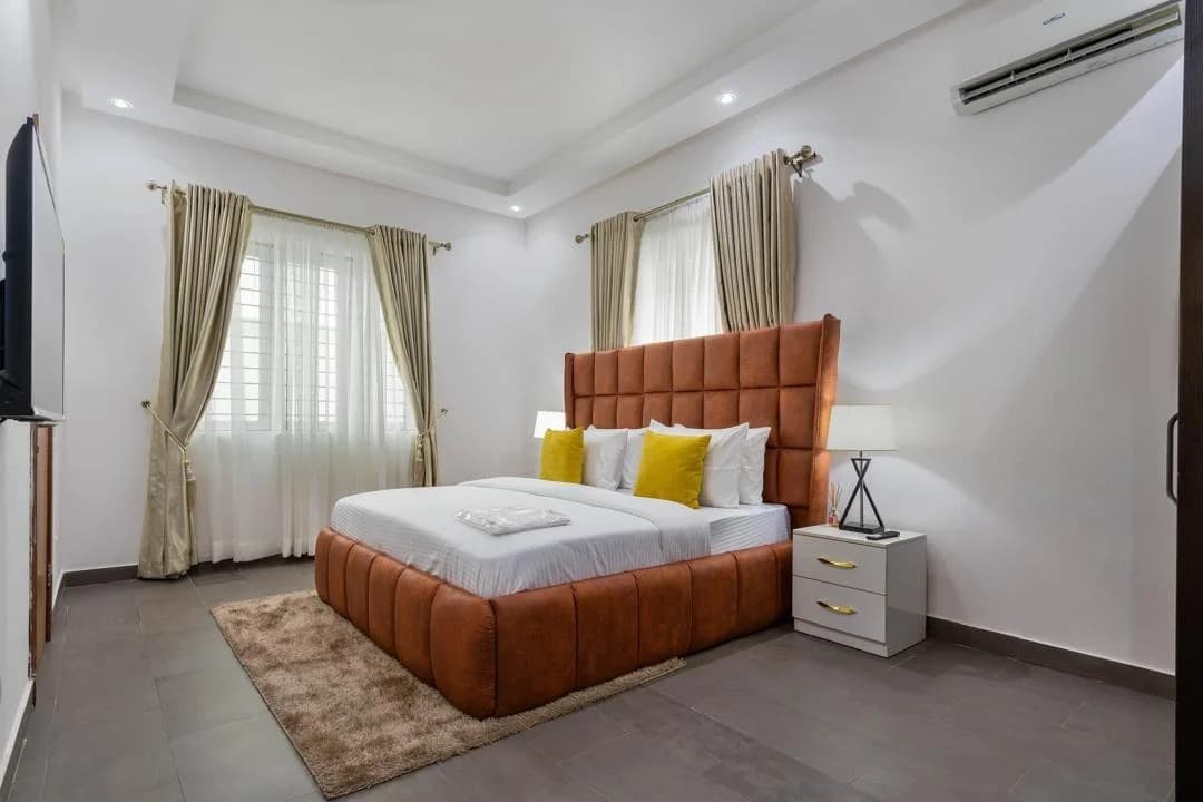 Nomzy Apartment - a Luxury Fully Furnished 3-Bedroom Apartment - Image 3