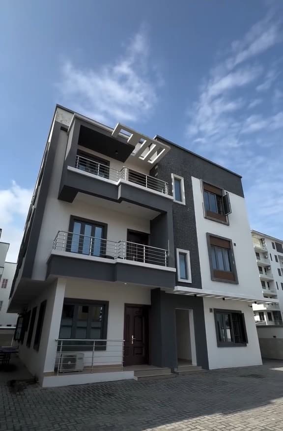 Stylish 3-Bedroom Apartment at Matrix - Image 2