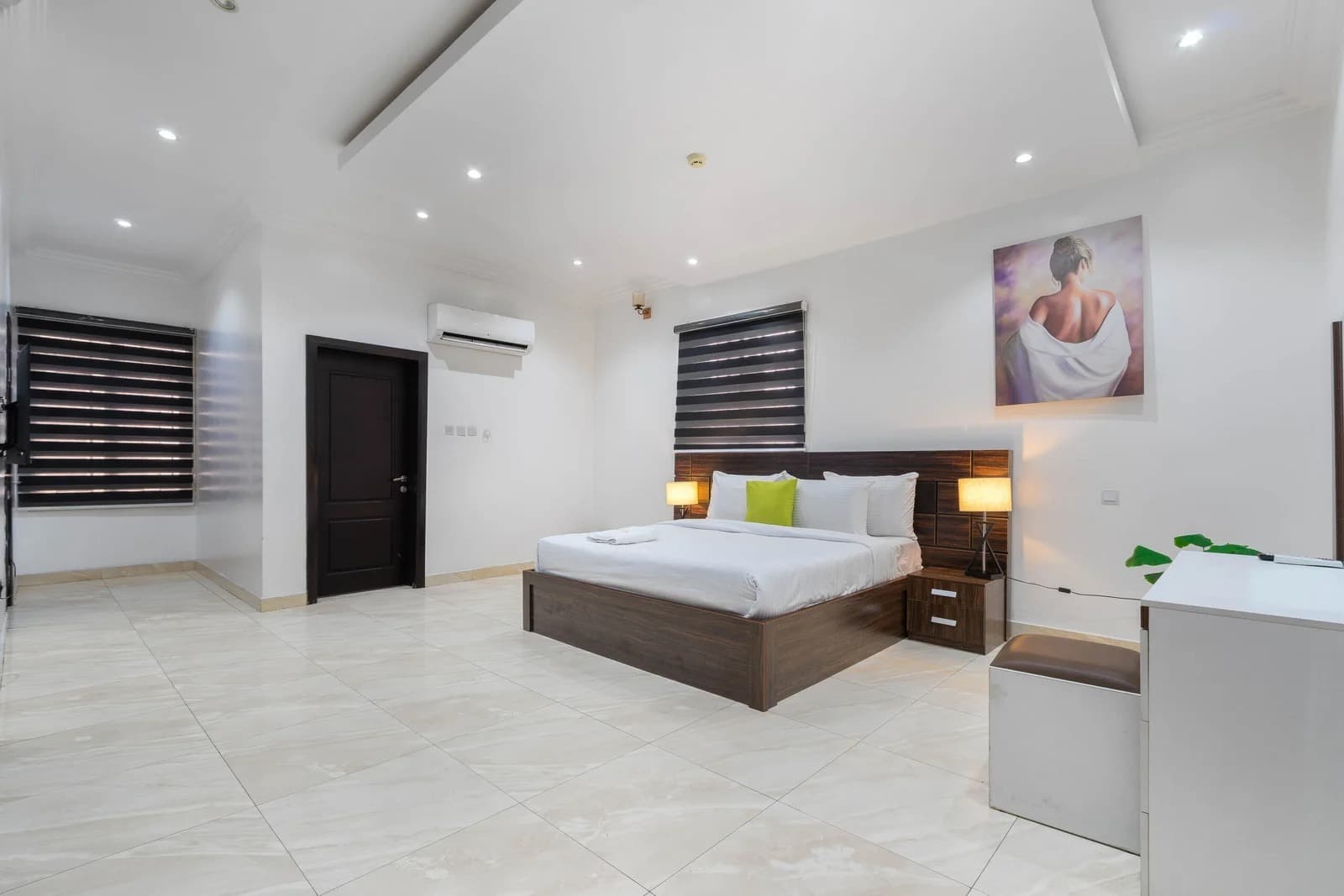 House 9 - Luxury Fully Furnished 3 Bedroom Penthouse - Image 4