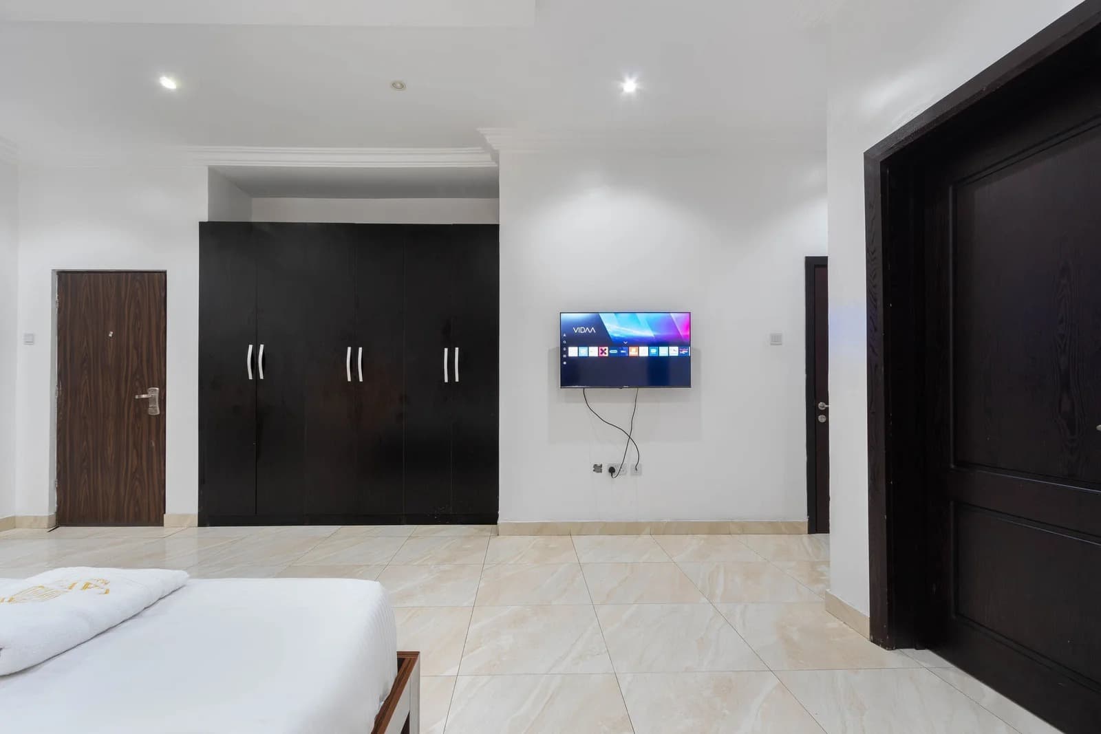 House 9 - Luxury Fully Furnished 3 Bedroom Penthouse - Image 5