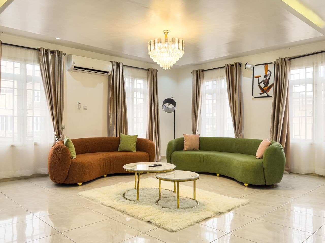 House 9 - Luxury Fully Furnished 3-Bedroom Apartment - Unit 4 - Image 3
