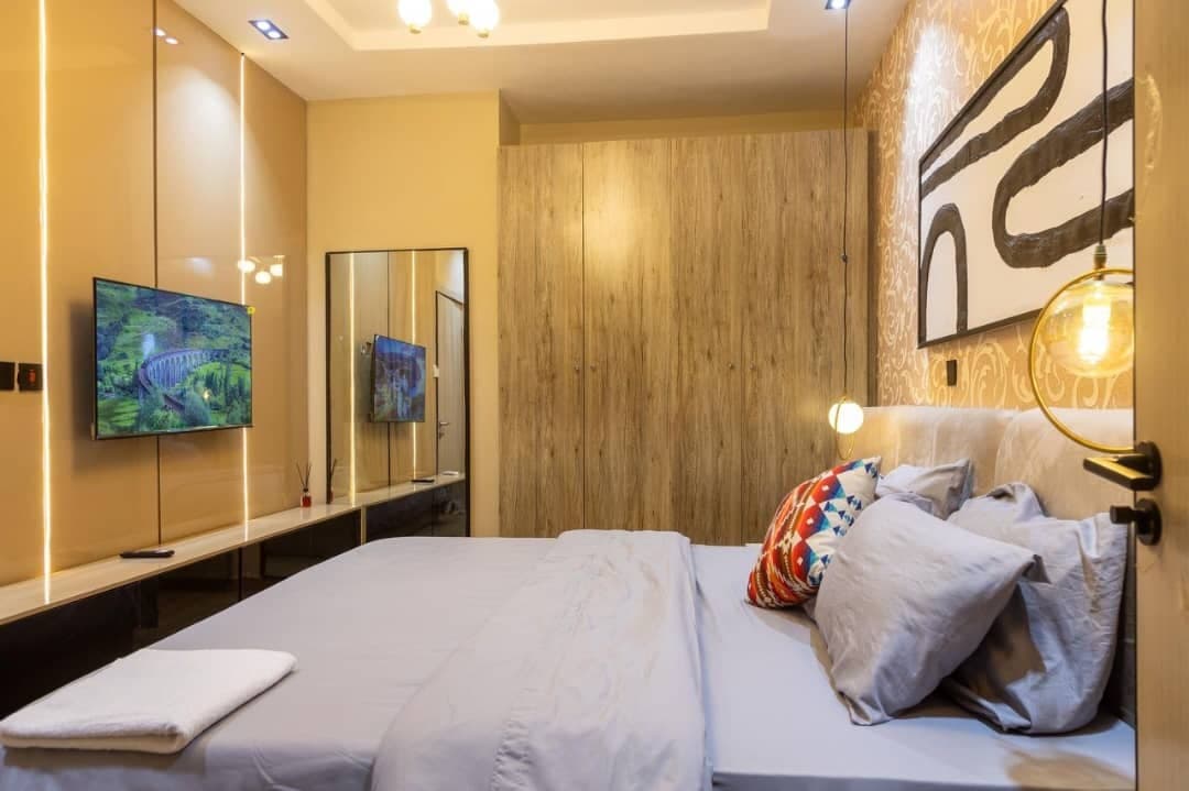 Amanda’s Residence – Modern 1-Bedroom Apartment with Luxury Amenities - Image 5