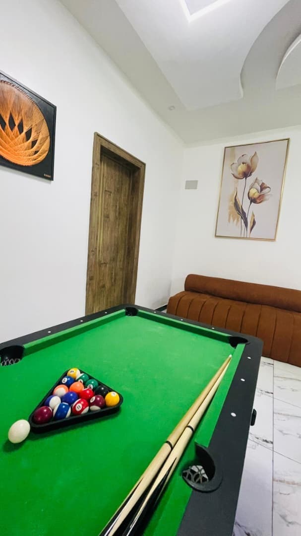 Creme De Luxury 4 Bedroom Duplex - Image 3