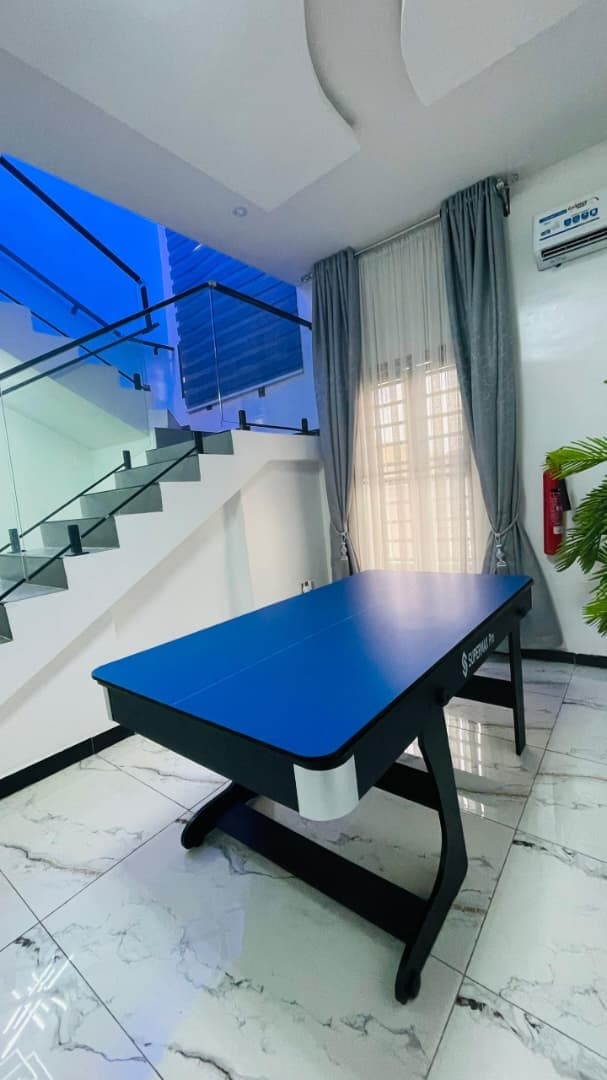 Creme De Luxury 4 Bedroom Duplex - Image 4