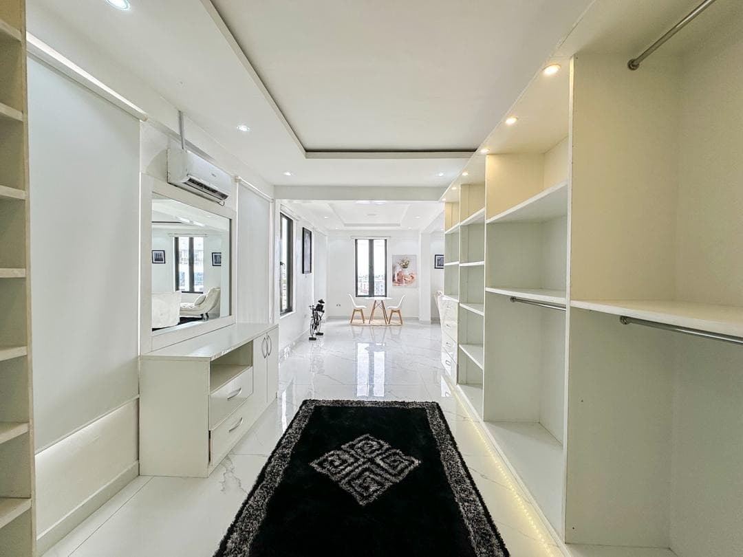 The Rock Luxury 3-Bedroom Penthouse Lekki Phase 1 - Image 4