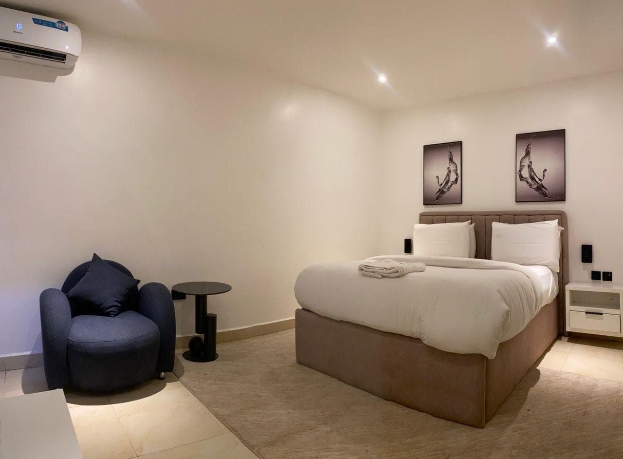 Pawn Hub Premium Studio Apartment - Image 2