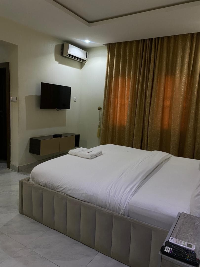 Pawn 1 Premium One-Bedroom Serviced Apartment - Image 2