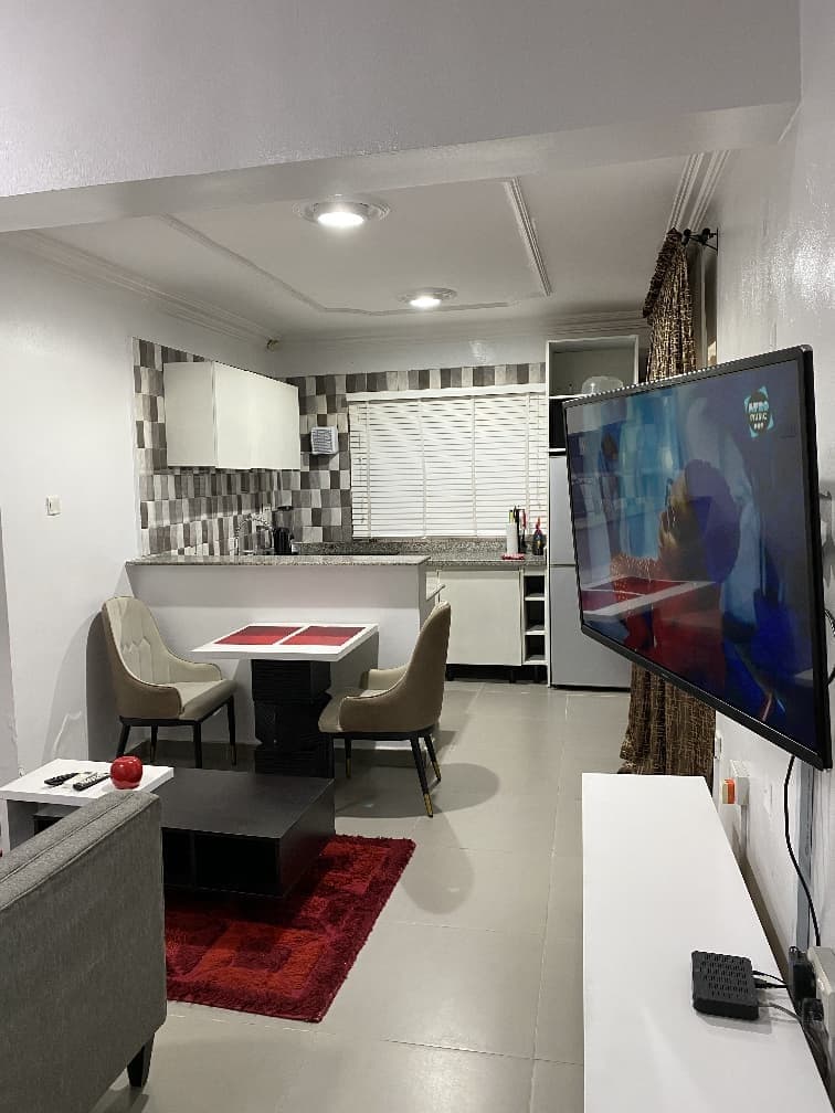 The Pearl Charming 1-Bedroom Apartment - Image 2