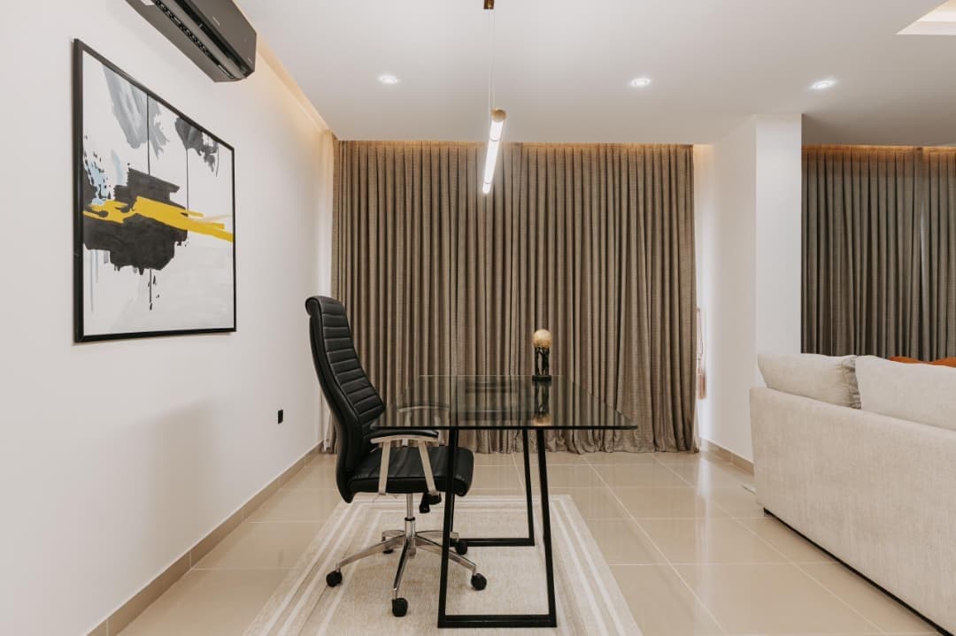 Spacious 3Bedroom Apartment with a Stunning City View - Image 5