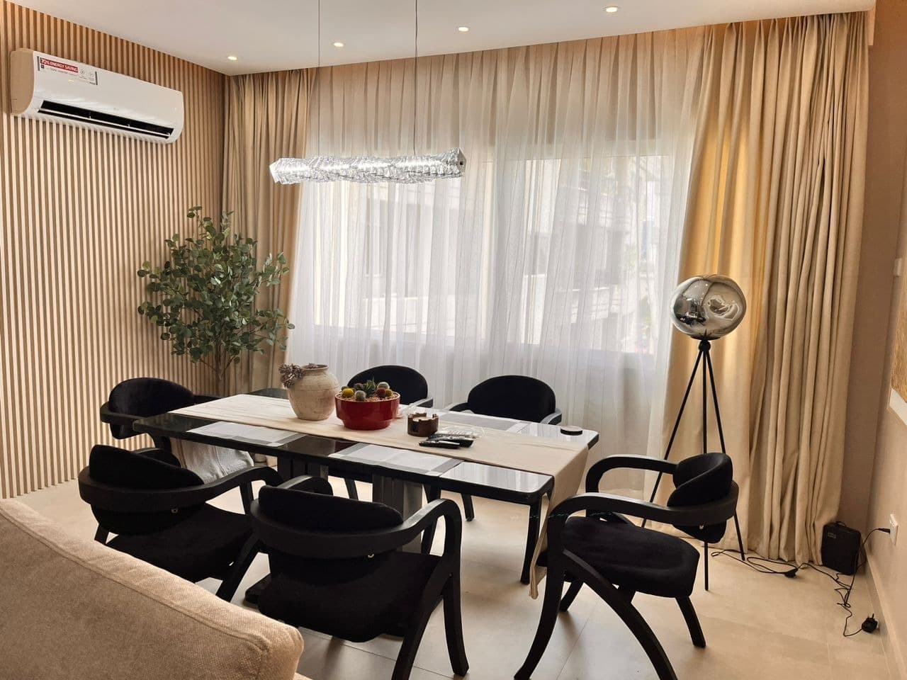 Luxury 3 Bedroom Apartment - Image 3