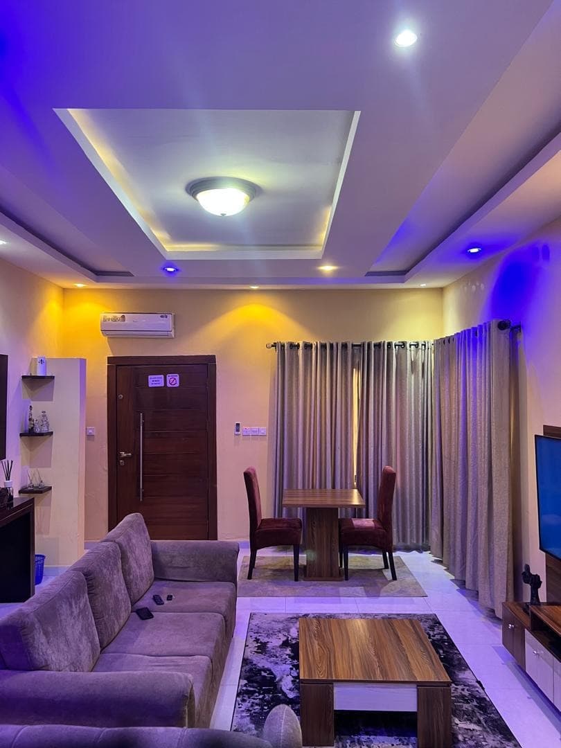 Elegant 2-Bedroom Retreat - Image 4
