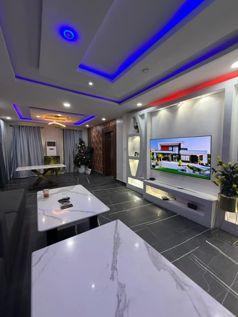 Spacious 3-Bedroom Duplex Apartment - Image 2