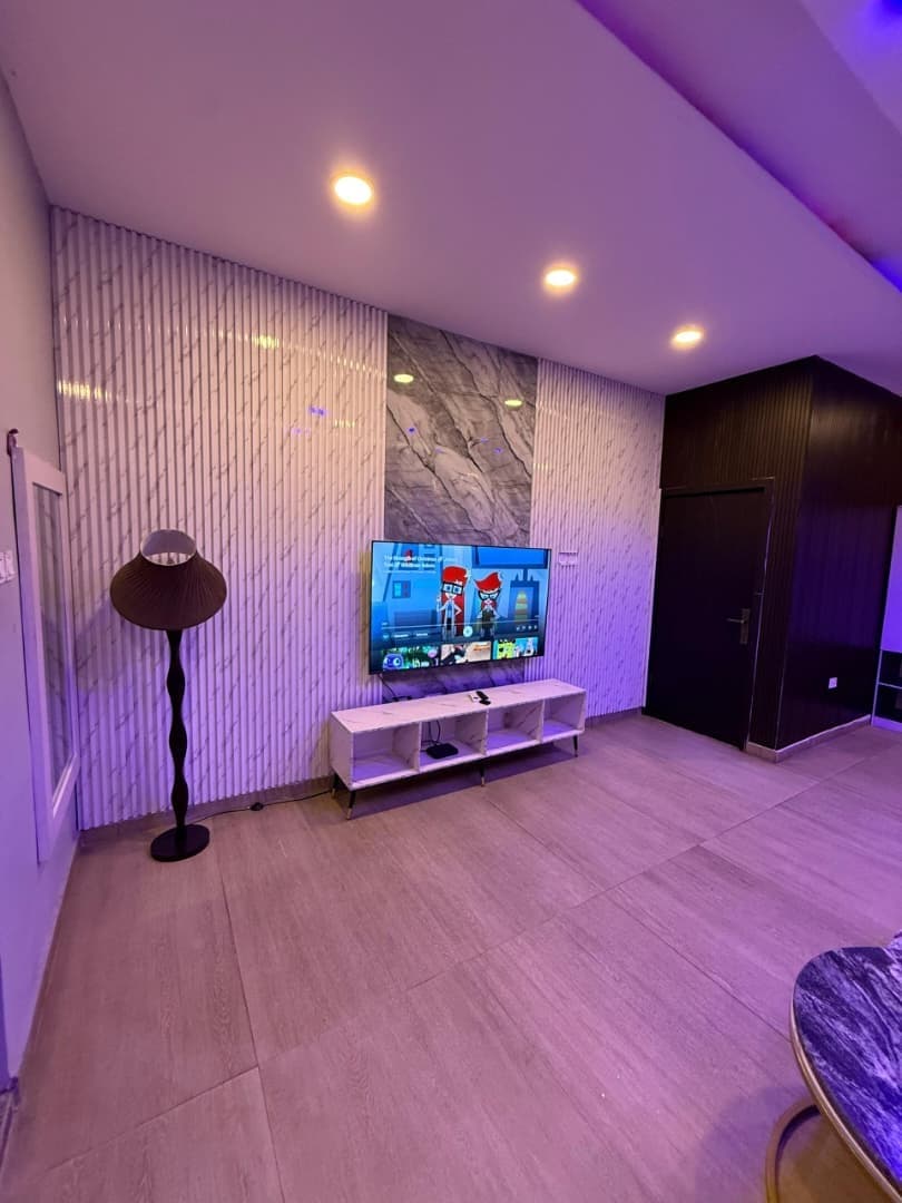 Spacious 3-Bedroom Duplex Apartment - Image 3