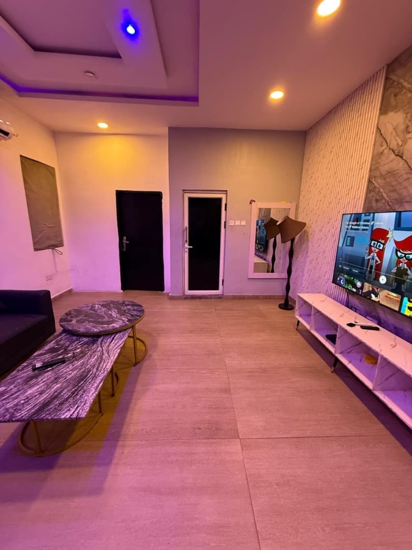 Spacious 3-Bedroom Duplex Apartment - Image 4