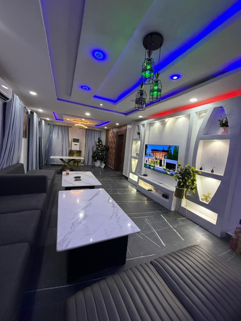 Spacious 3-Bedroom Duplex Apartment - Image 5