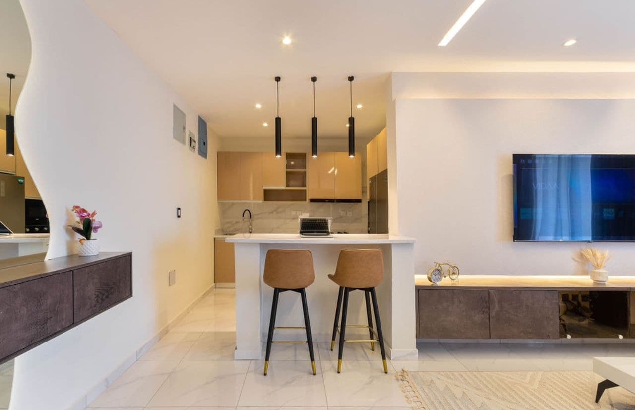 The Omni | Stylish Luxury Apartment with Rooftop Pool1 - Image 3