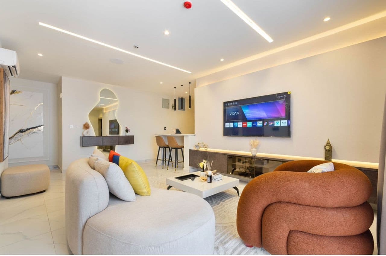 The Omni | Stylish Luxury Apartment with Rooftop Pool1 - Image 2