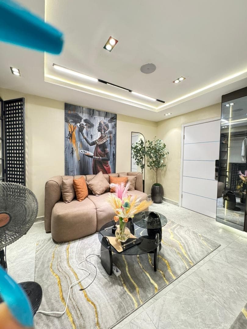 Luxury Studio Apartment - Image 2