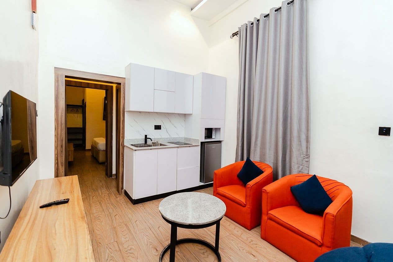 Shores Apartment Elegant Suites for a Seamless Stay - Unit 1 - Image 2