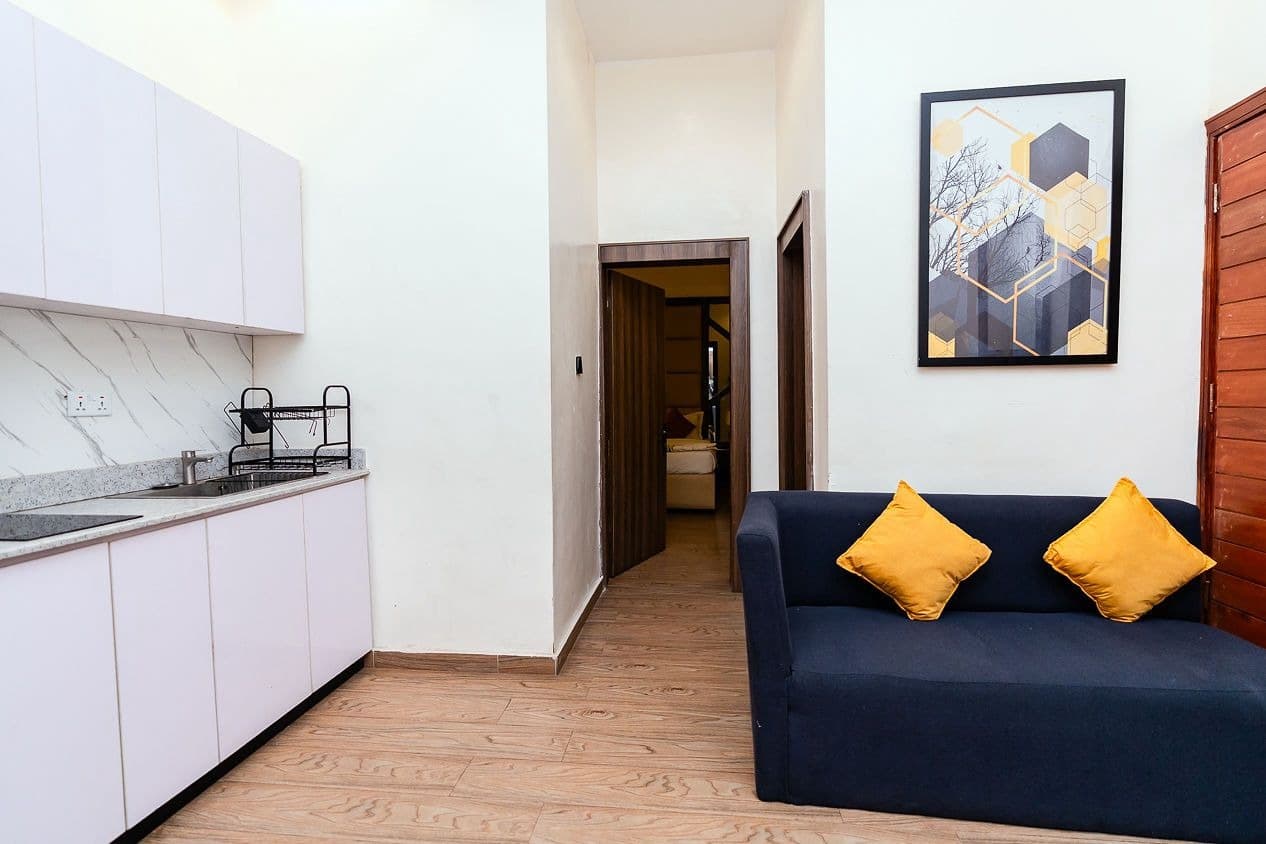 Shores Apartment Elegant Suites for a Seamless Stay - Unit 1 - Image 4