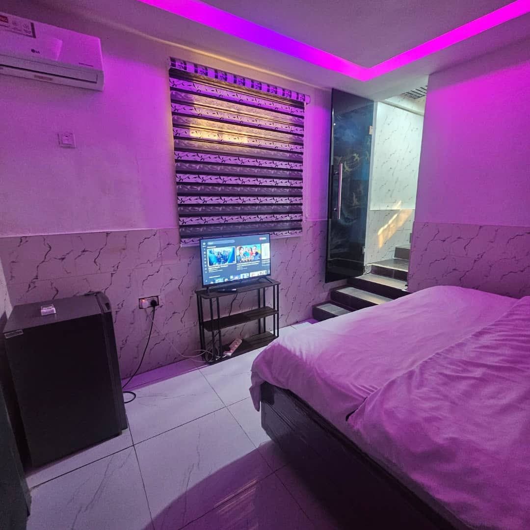 Studio Apartment with Pool - Image 4