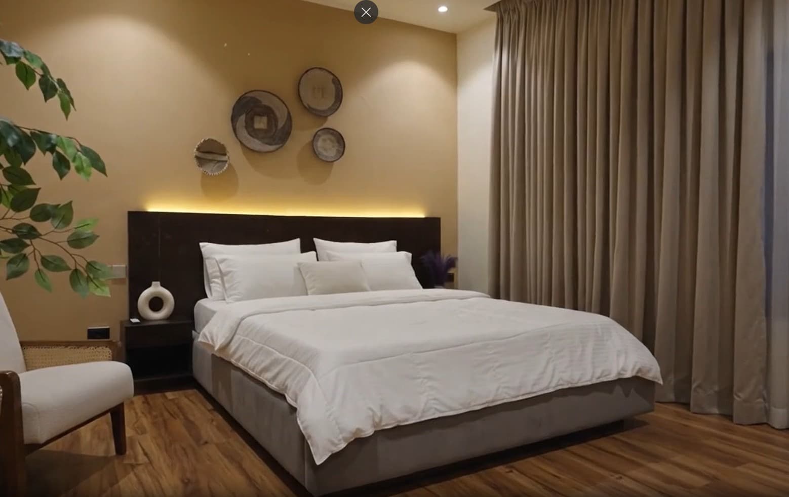 Experience Luxury Living in This Stylish 1-Bedroom Loft. Comes Fully Equipped with a Ps5, Plus Access to a Swimming Pool and Gym - Image 4