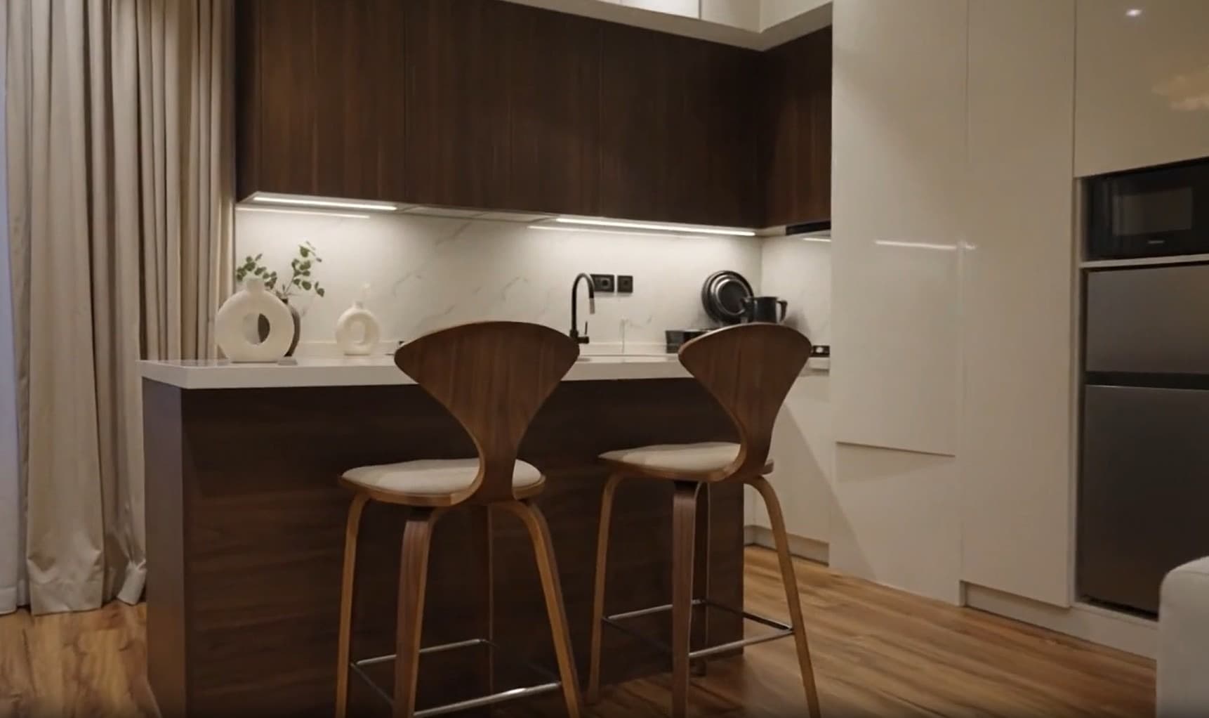 Experience Luxury Living in This Stylish 1-Bedroom Loft. Comes Fully Equipped with a Ps5, Plus Access to a Swimming Pool and Gym - Image 3