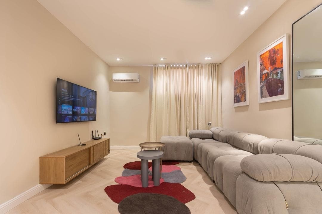 Sleek 1-Bed Unit - Image 3