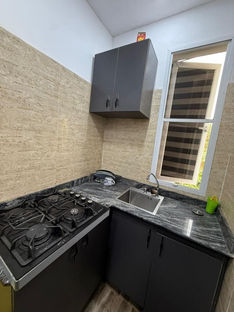 Studio Flat with Swimming Pool - Image 5