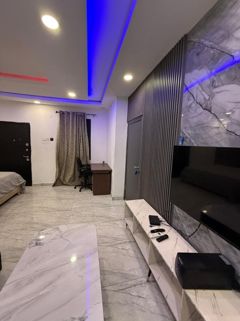 Studio Flat with Swimming Pool - Image 2
