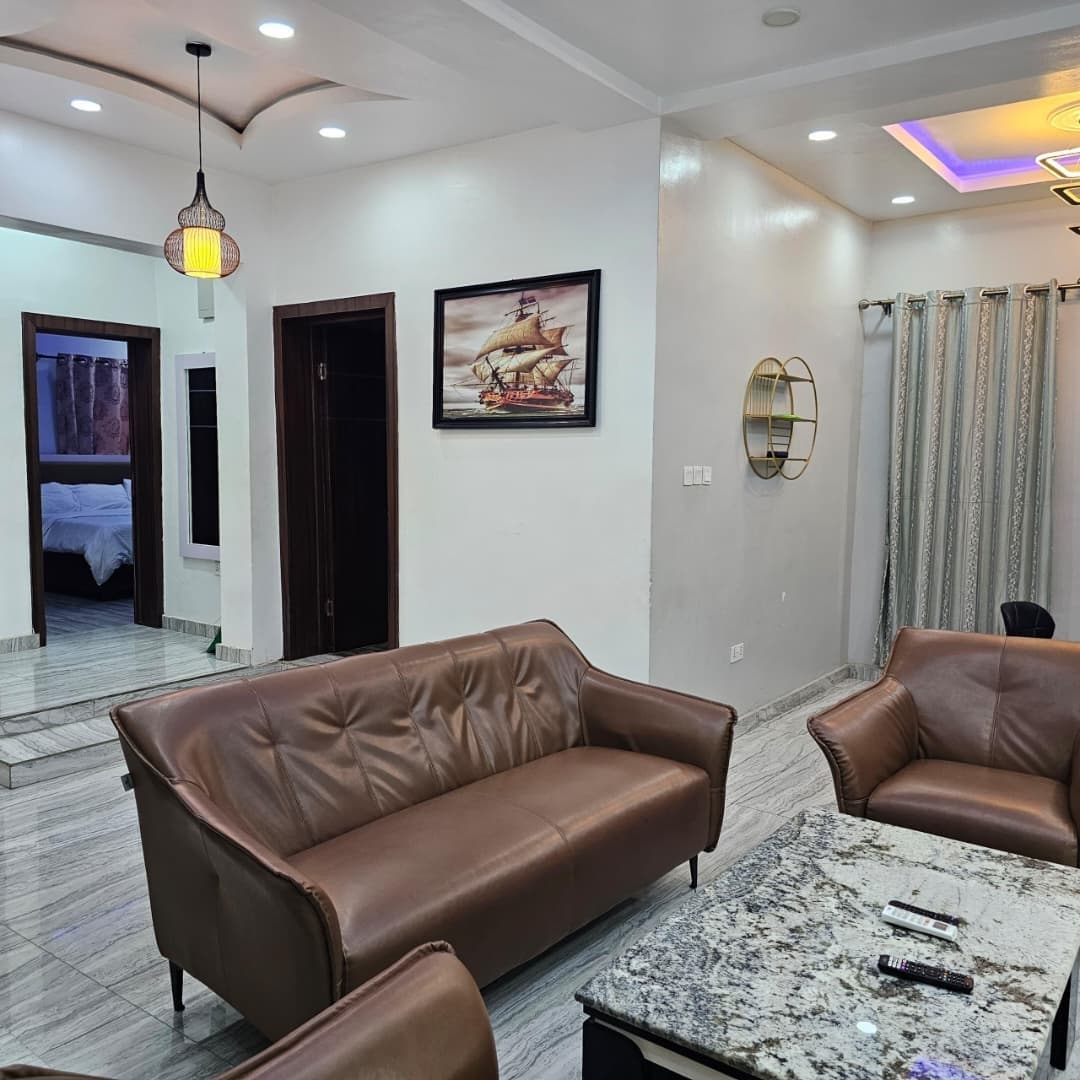 Modern 3-Bedroom Haven with Swimming Pool - Image 4